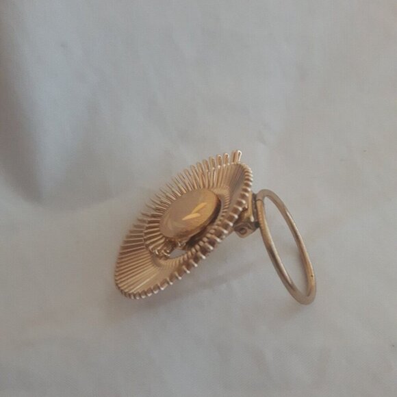 Vintage Gold Tone WESTERN GERMANY SPIRAL FAN SCARF CLIP embossed center - Picture 2 of 5